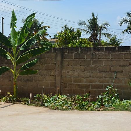 The Accra Backpackers Hostel ภายนอก รูปภาพ