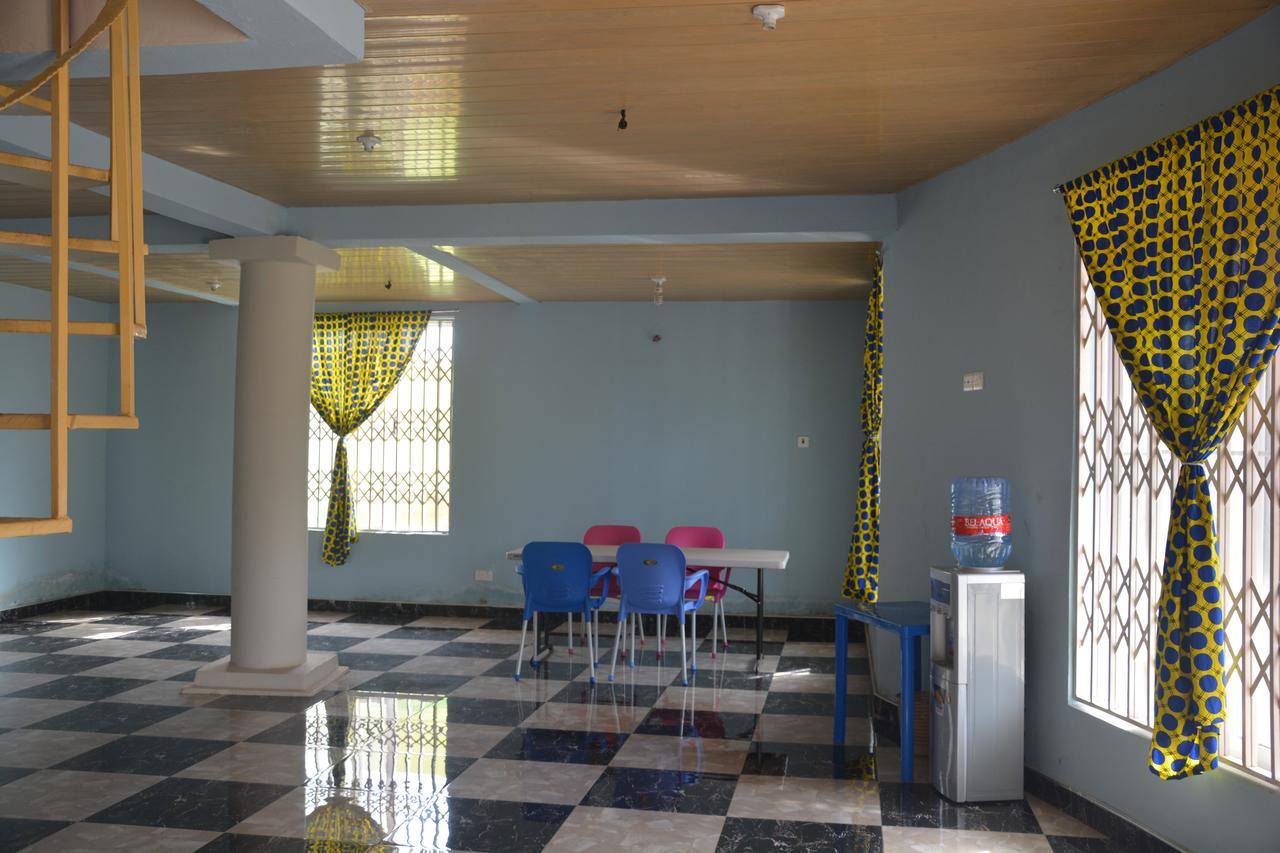 The Accra Backpackers Hostel ภายนอก รูปภาพ