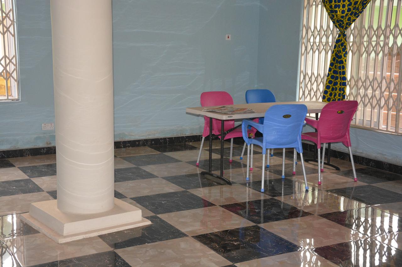 The Accra Backpackers Hostel ภายนอก รูปภาพ