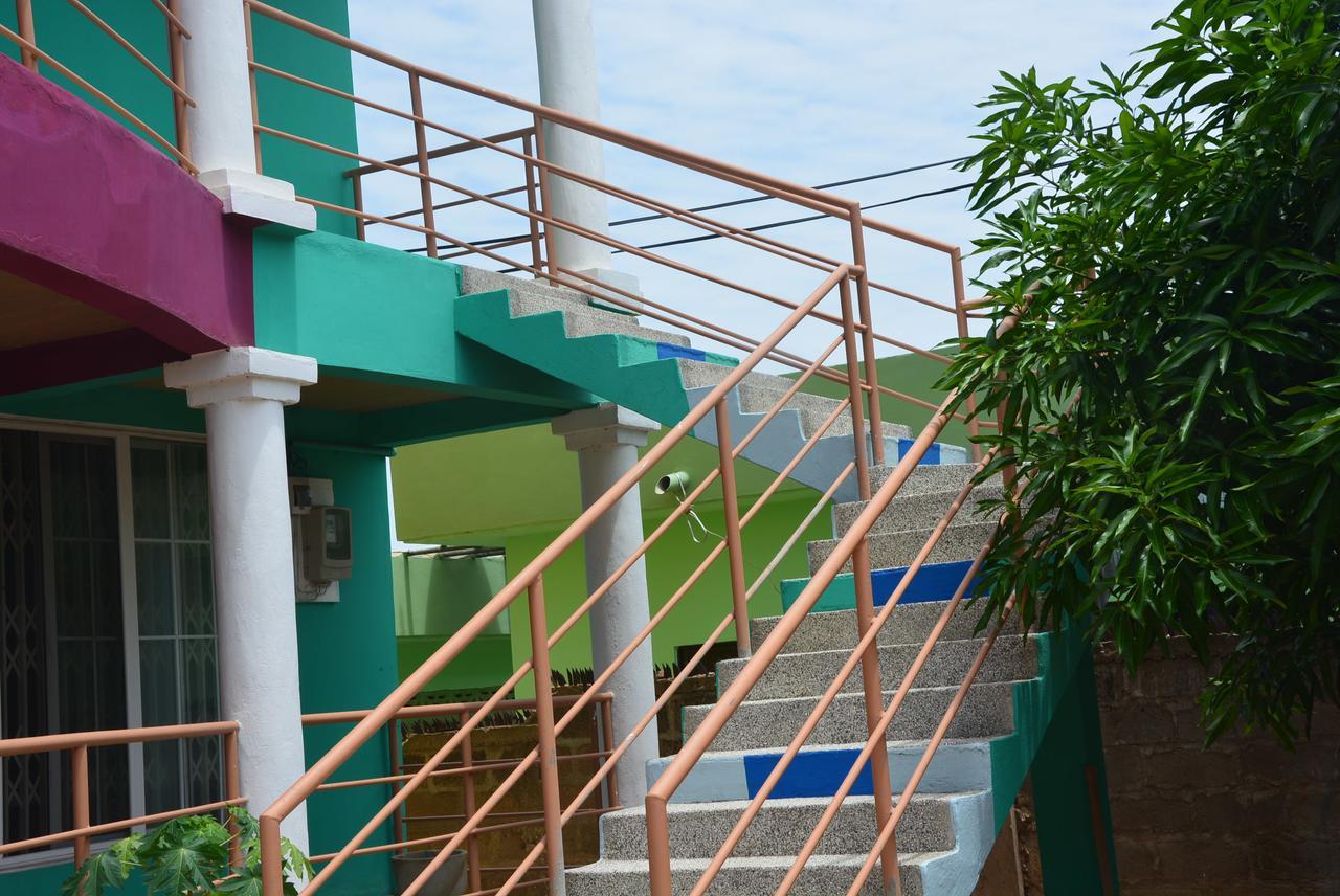 The Accra Backpackers Hostel ภายนอก รูปภาพ