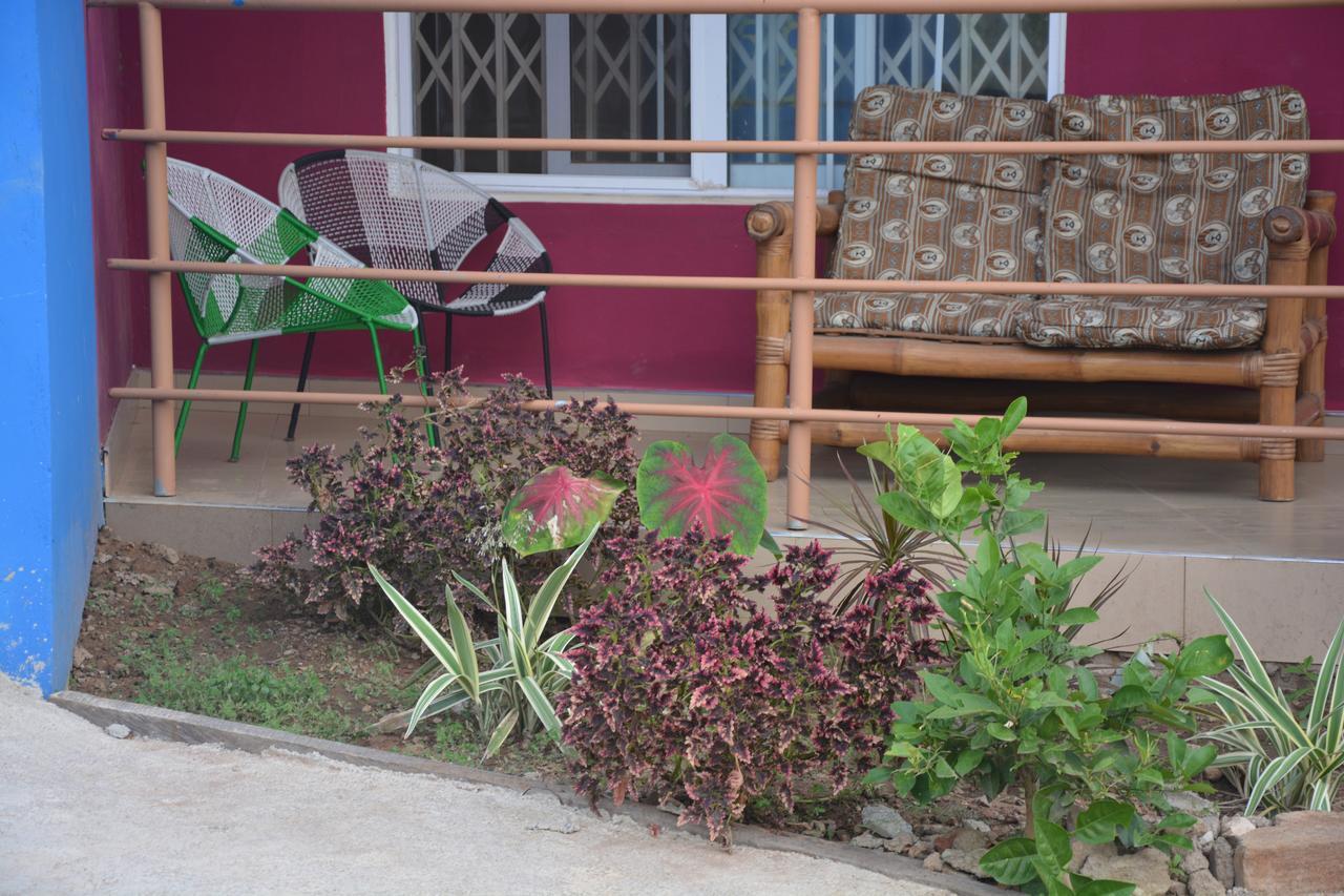 The Accra Backpackers Hostel ภายนอก รูปภาพ