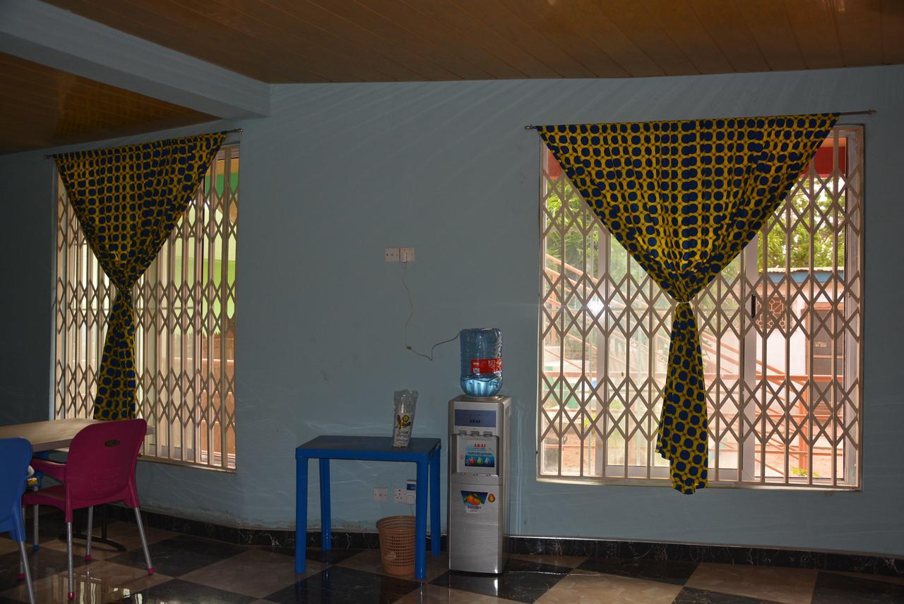 The Accra Backpackers Hostel ภายนอก รูปภาพ