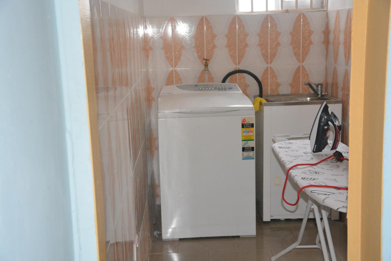 The Accra Backpackers Hostel ภายนอก รูปภาพ