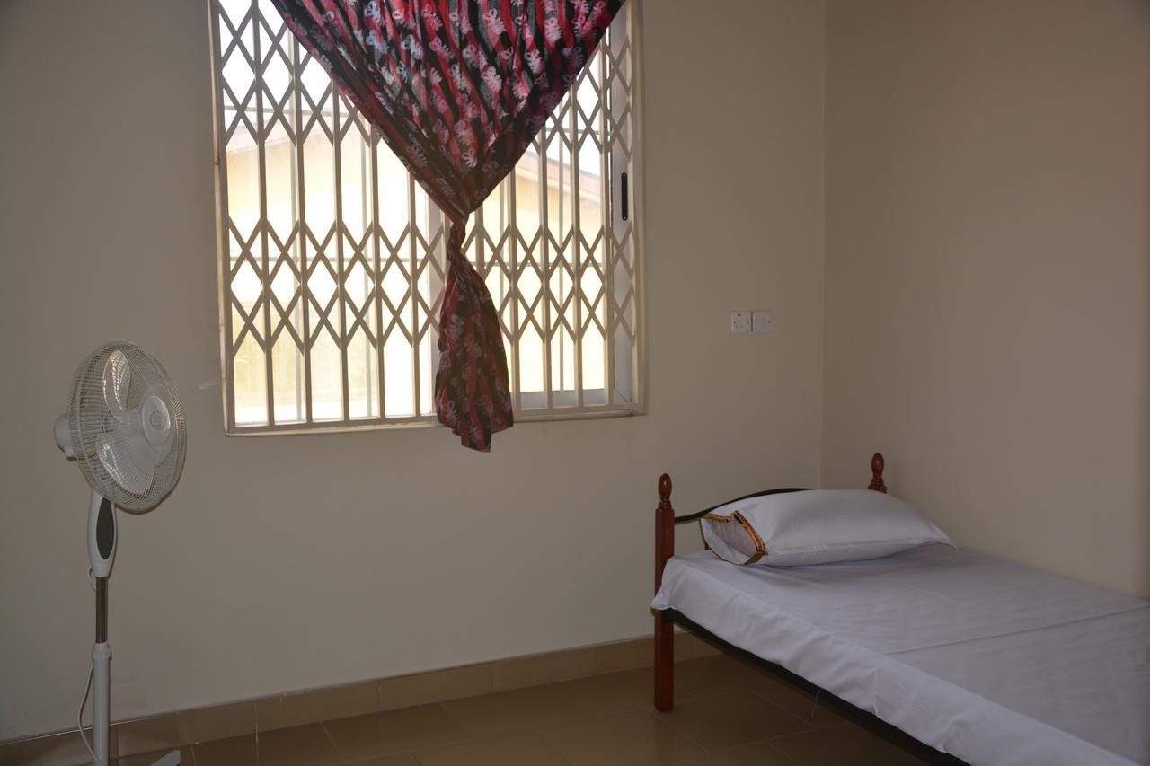 The Accra Backpackers Hostel ภายนอก รูปภาพ